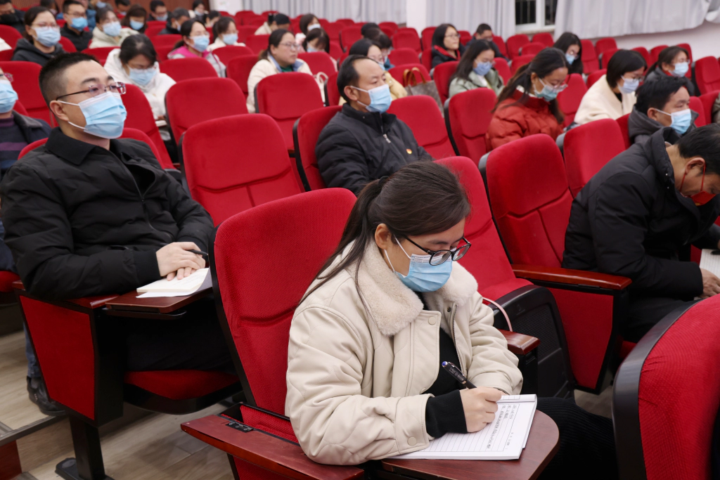 濮阳石油化工职业技术学院举行第十六次党员干部夜校大学习活动_4